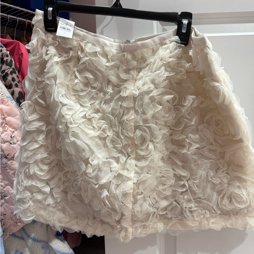 NWT LOFT Cream Floral Appliqué Mini Skirt